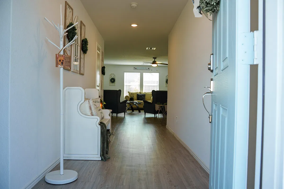 4 bed, 2.5 bath, 1950 sqft, $1,850 — Photo 3