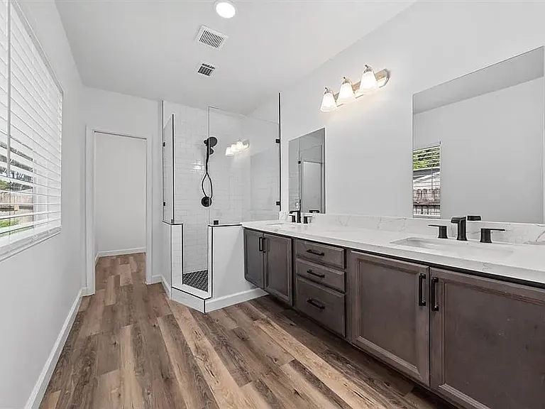 1610 Antoine Dr — Photo 17