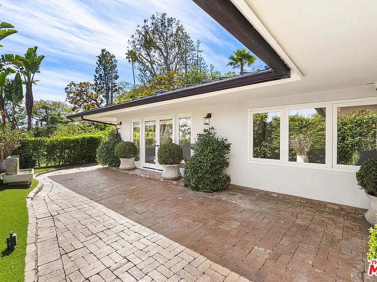 9881 Beverly Grove Dr — Photo 6