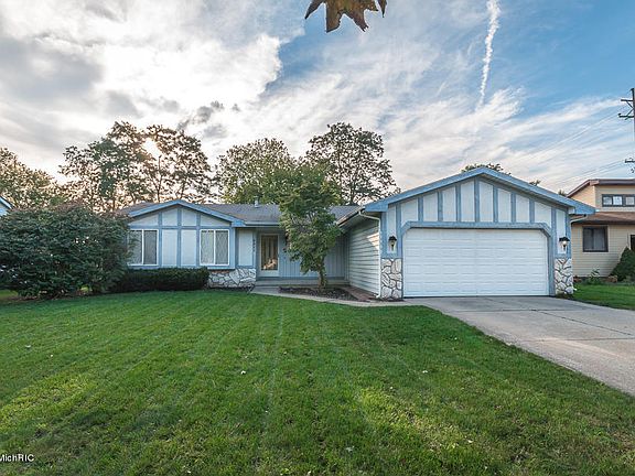 2nd image of 3211 Brook Trl SE