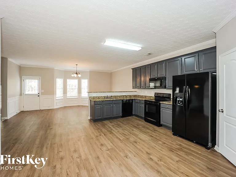 855 Chapman St — Photo 7