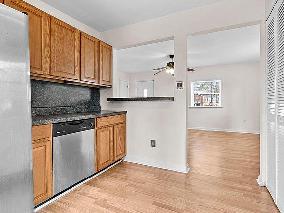 4th image of 32 Whites Ln