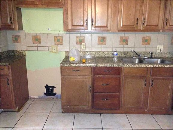 3rd image of 2431 Princeton Ave