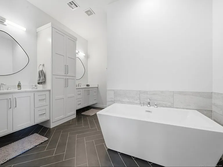 12722 S Maplewood Ave E — Photo 6