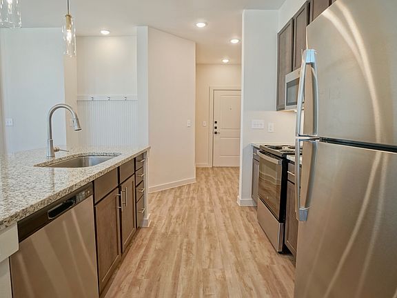 4th image of 107 Folsom St #3142