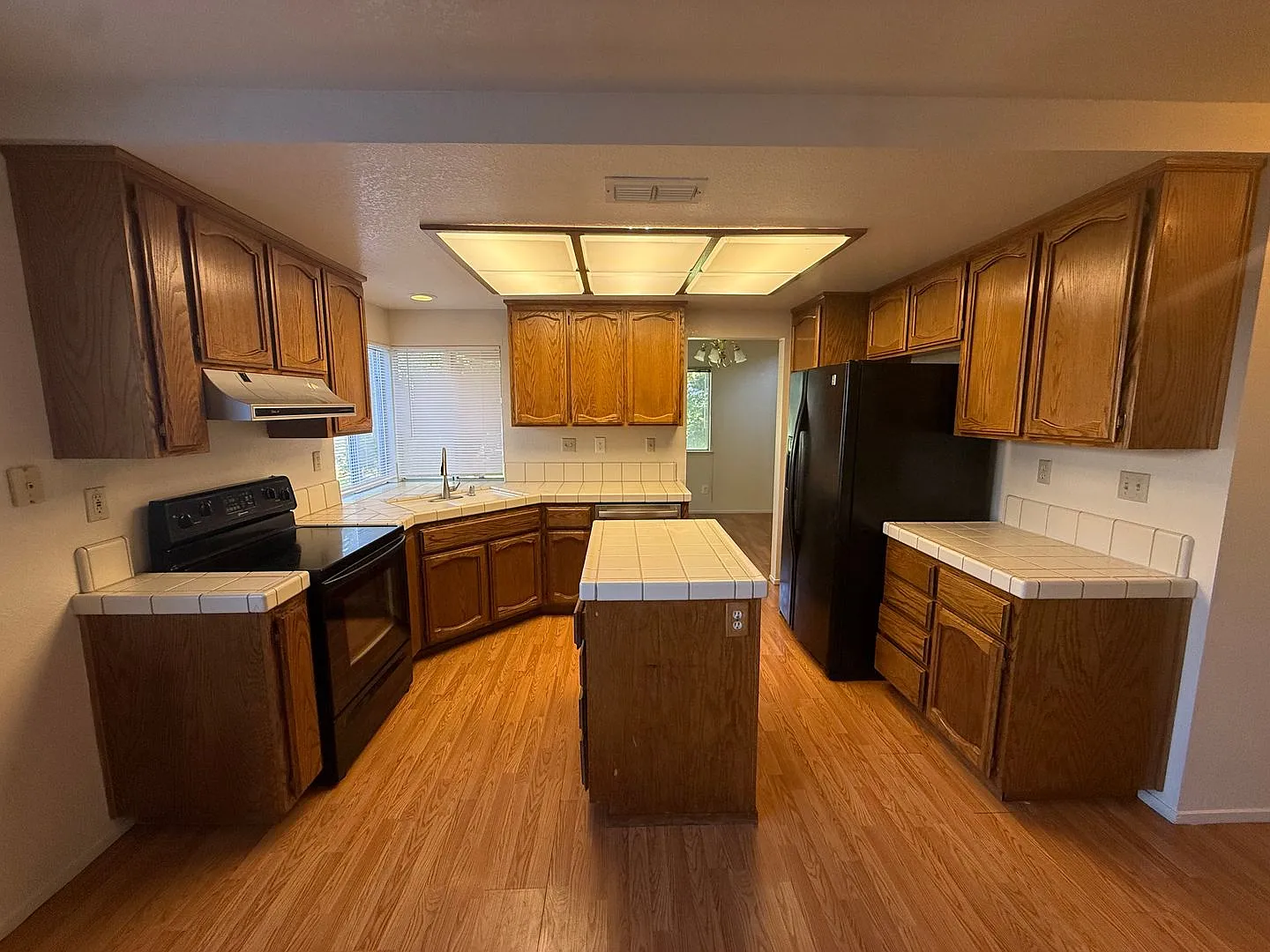 3 bed | 2.5 bath | 1716 SF | 2 Car Garage | Two Story | Tenant pays $175 monthly for WS&G — Photo 4