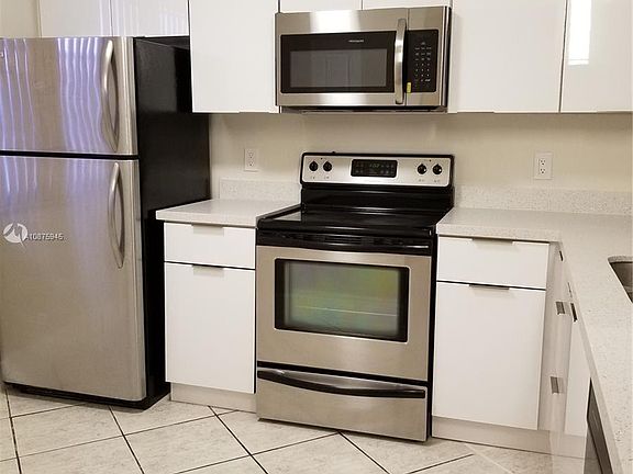 2nd image of 1721 Whitehall Dr APT 402