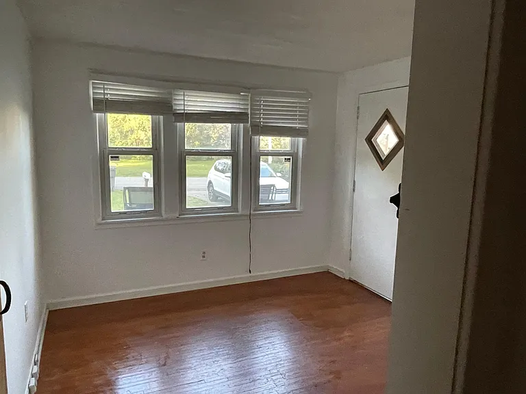 1004 Gillock St — Photo 13