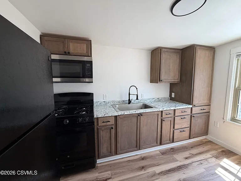 154 E 4th St — Photo 11