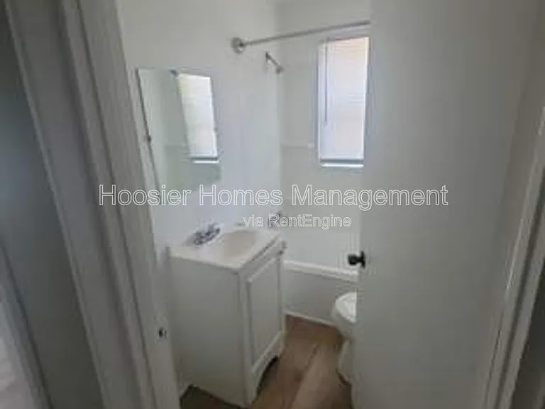1451 W 34th St — Photo 13