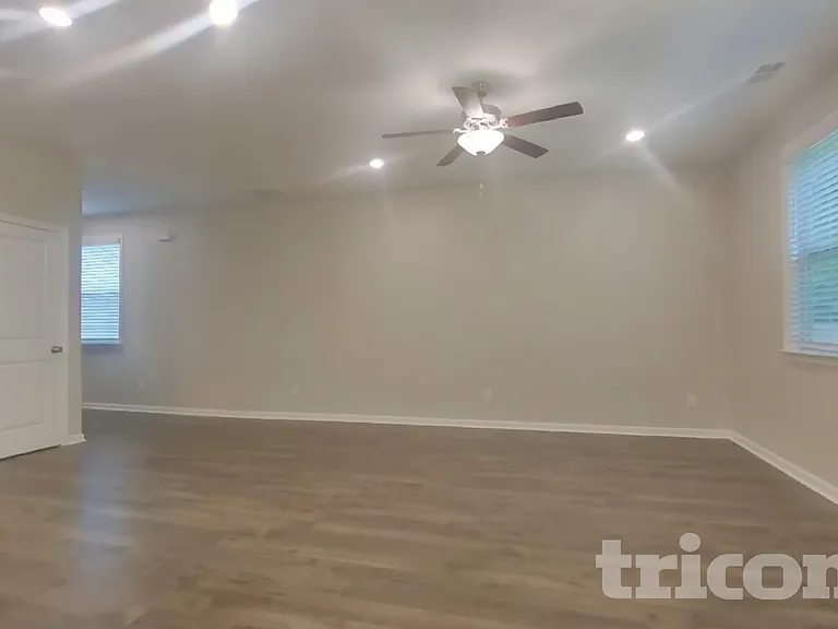 313 Knowles Pl — Photo 2
