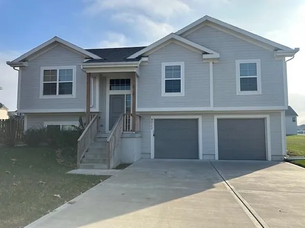 9711 E 220th St, Peculiar, MO 64078