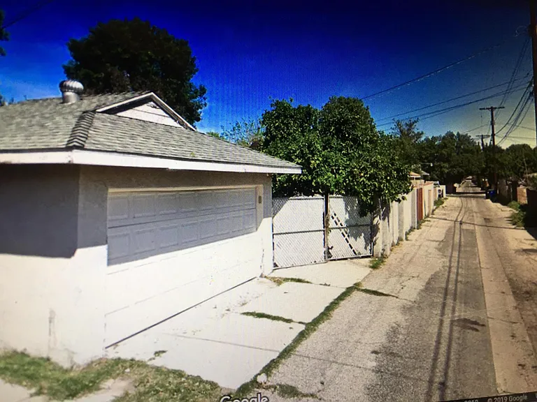 10044 Woodley Ave — Photo 27