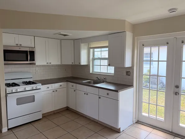 6165 58th St N #G-4, Saint Petersburg, FL 33709