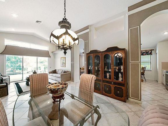 5th image of 6856 Lismore Ave