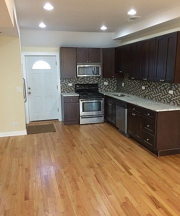 2nd image of 2200 W Lawrence Ave Ste 2