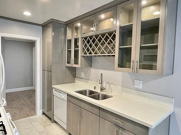 5th image of 1800 Camden Ave #208
