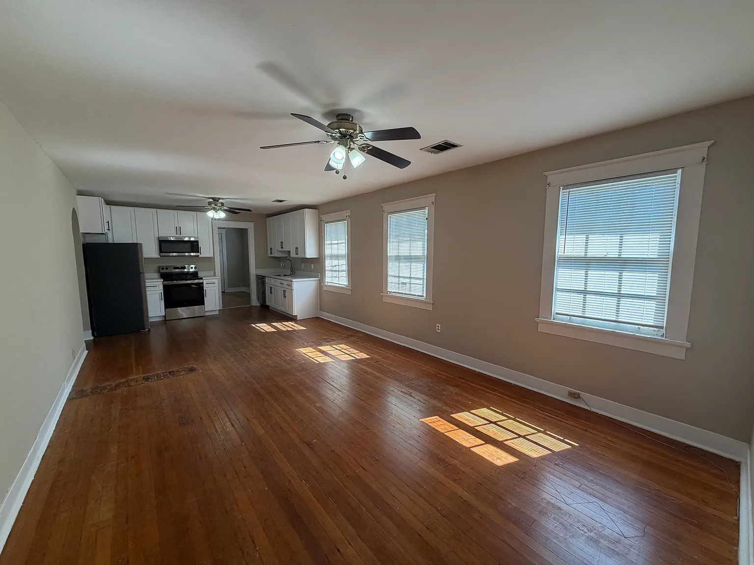 2 bed, 1000 sqft, $1,750 — Photo 2