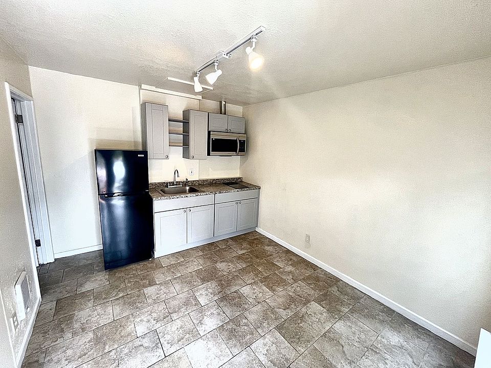 1st image of 1425 Macarthur Blvd #15