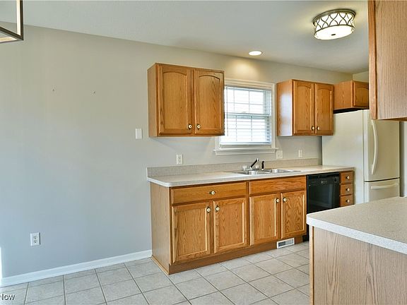 5th image of 107 Royal Troon Dr SE