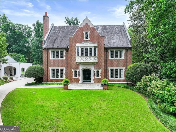 369 Pine Tree Dr NE, Atlanta, GA 30305