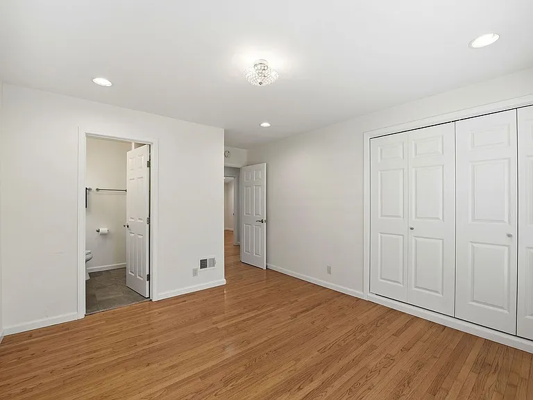 1559 Chambers Dr — Photo 32