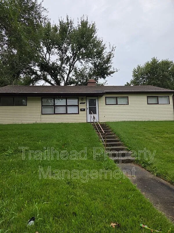 4 bed, 1.0 bath, 1176 sqft, $1,399 — Photo 1