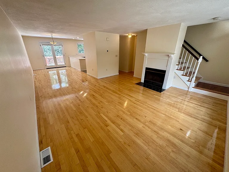 1045 Washington St #2 — Photo 3