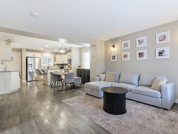 3rd image of 52 Tenor Line