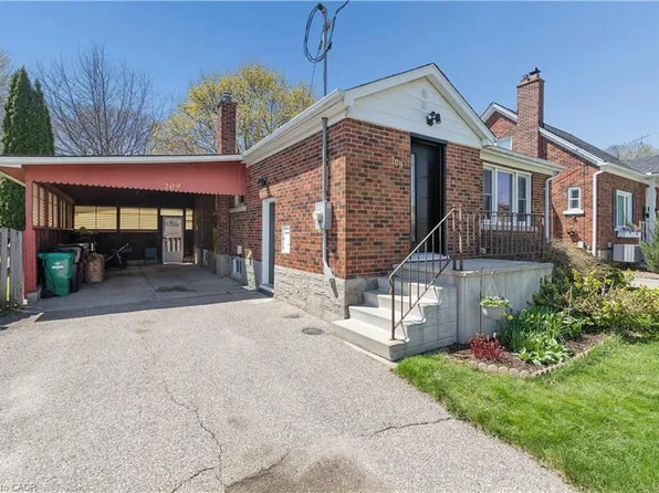209 Bedford Rd, Kitchener, ON N2G 3A5