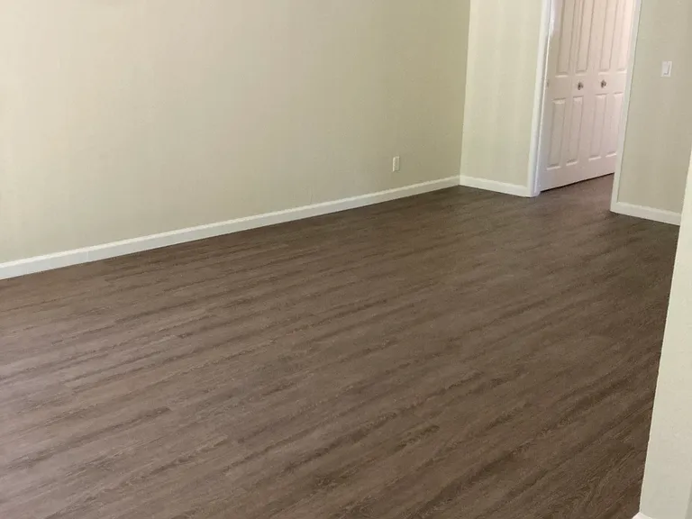 Riverdeck Apartments — Photo 21