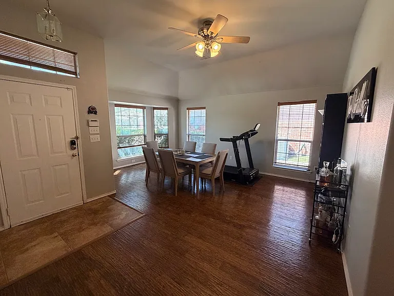 Formal dining area got a lot of natural light and bay windows