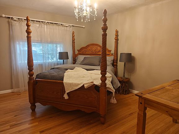 2nd image of 5615 Princess Jeanne Ave NE