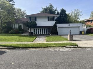 30 Michael Rd, Syosset, NY 11791