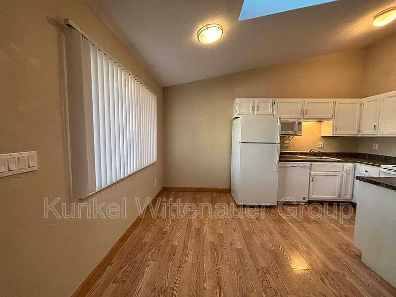 2 bed, 1.0 bath, 800 sqft, $1,050 — Photo 4