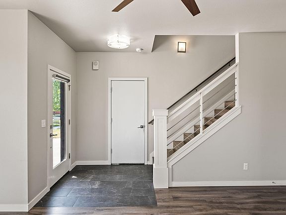 4th image of 61547 SE Lincoln Ln