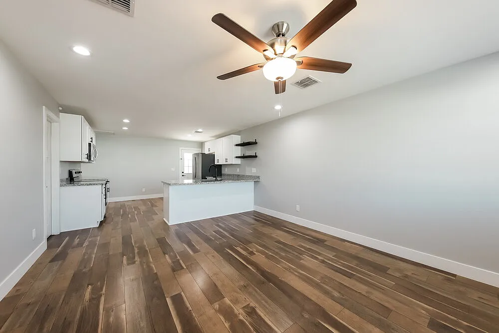 3 bed, 2.0 bath, 1053 sqft, $1,925 — Photo 4