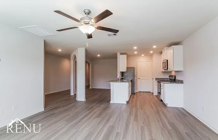 3 bed, 2.0 bath, 1414 sqft, $1,655 — Photo 4