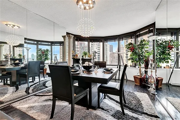 Rented by R New York | media 33