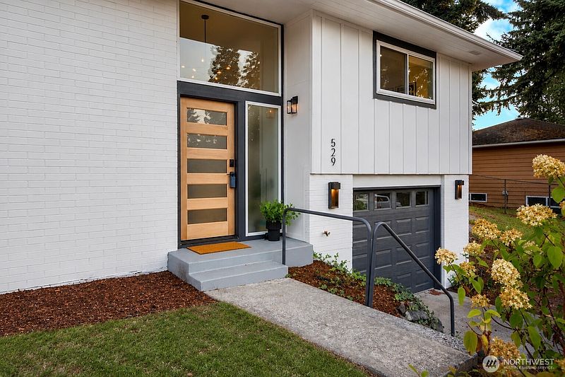 4th image of 529 S 302nd Street