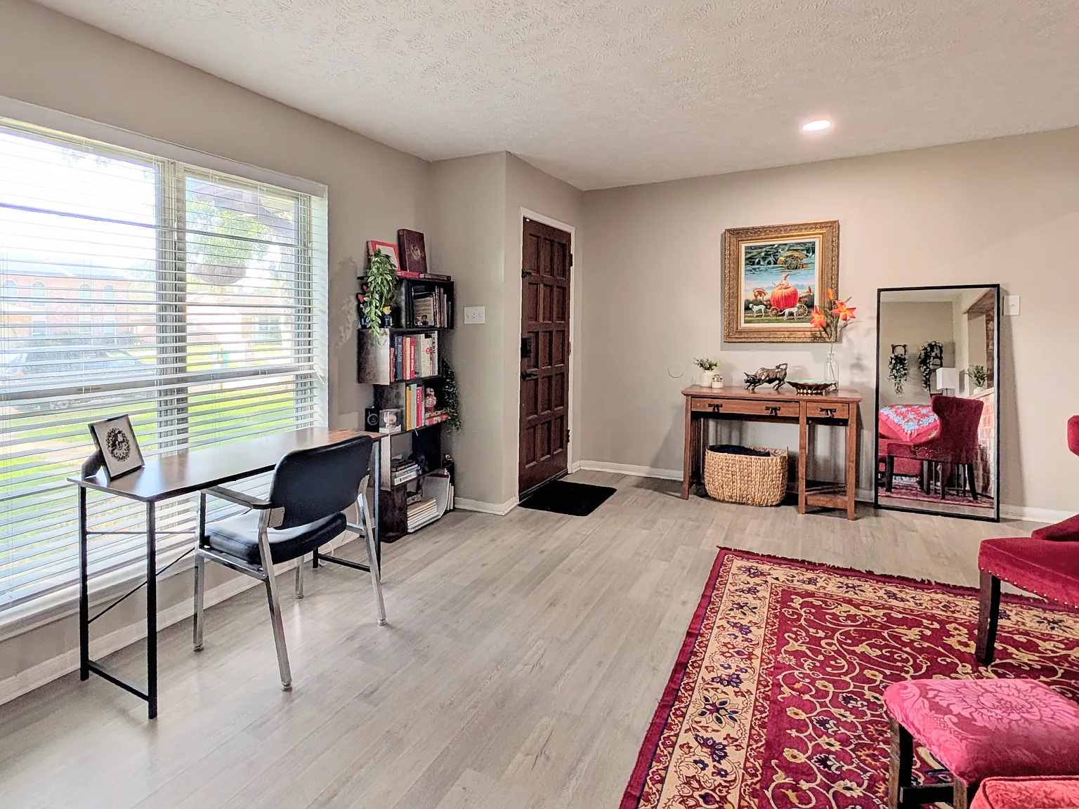 4 bed, 1936 sqft, $750 — Photo 1