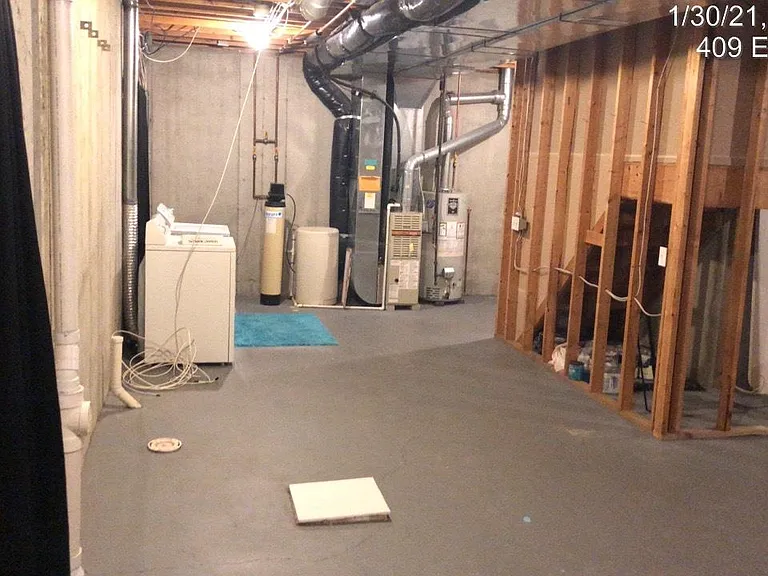 409 E Cherry St — Photo 24