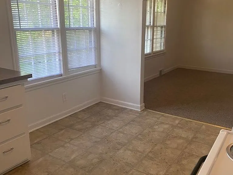715 Oak St — Photo 16