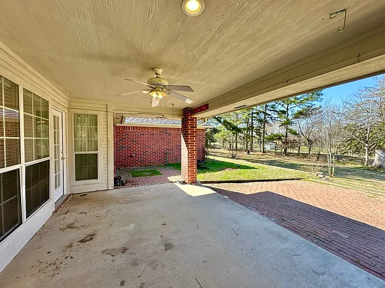10191 FM 607 N — Photo 35