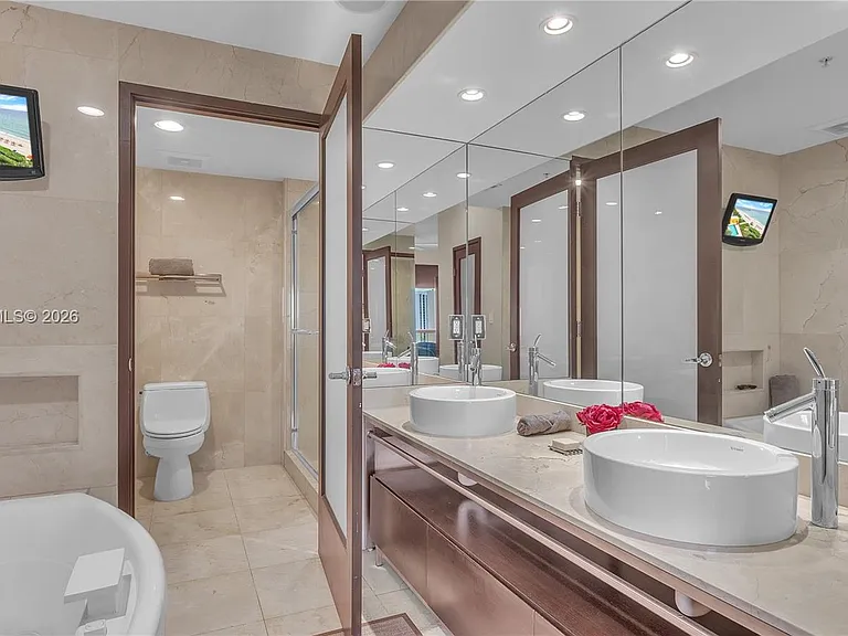 16275 Collins Ave #903 — Photo 23