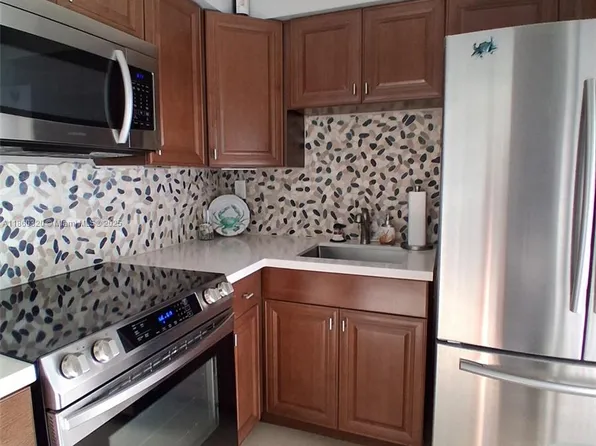 6560 Winfield Blvd APT 204, Margate, FL 33063