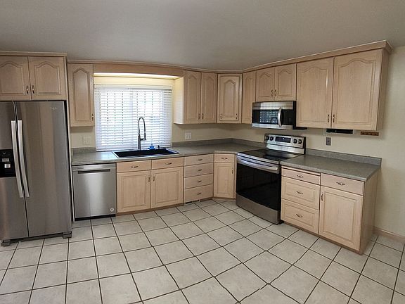 5th image of 404 E Doreen St
