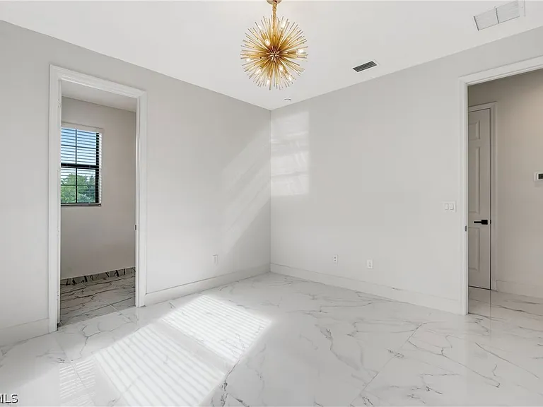 11604 Meadowrun Cir — Photo 30