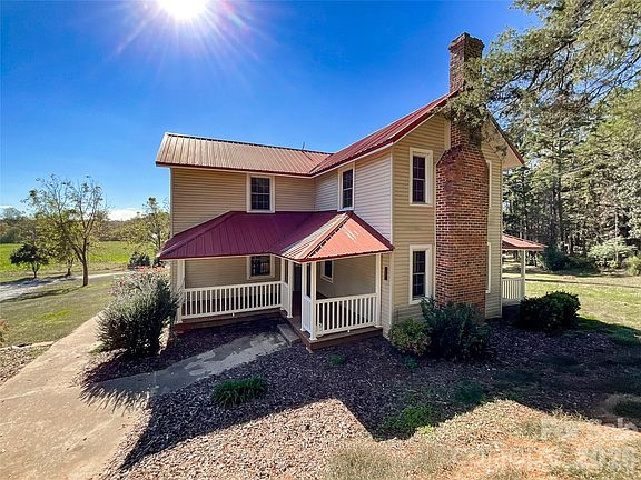 3rd image of 2006 Okeewemee Rd