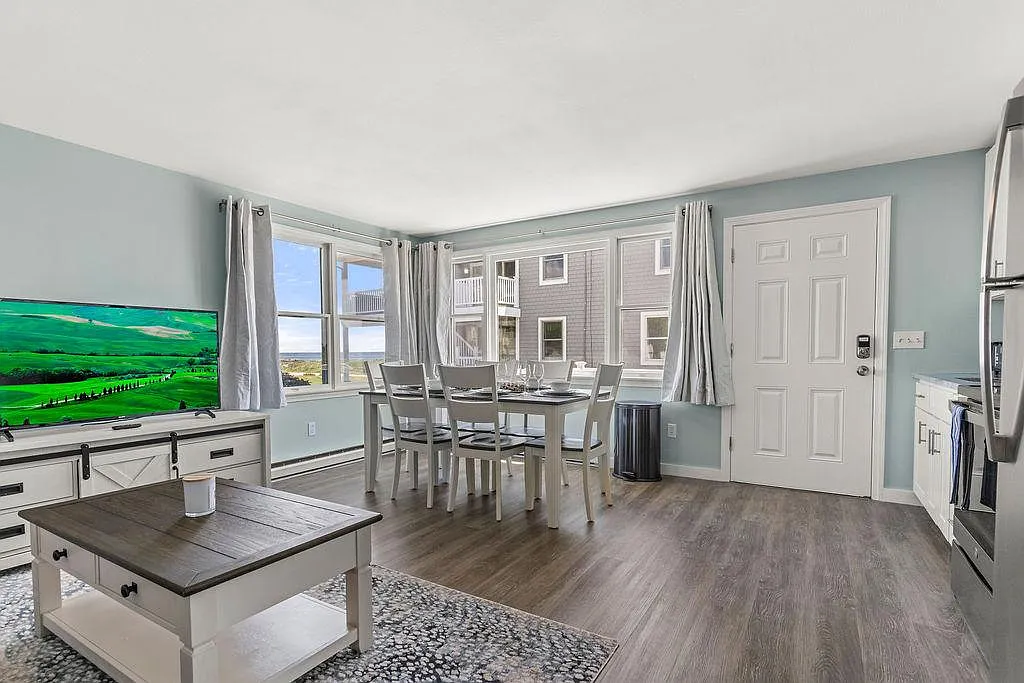 2 bed, 900 sqft, $2,250 — Photo 2